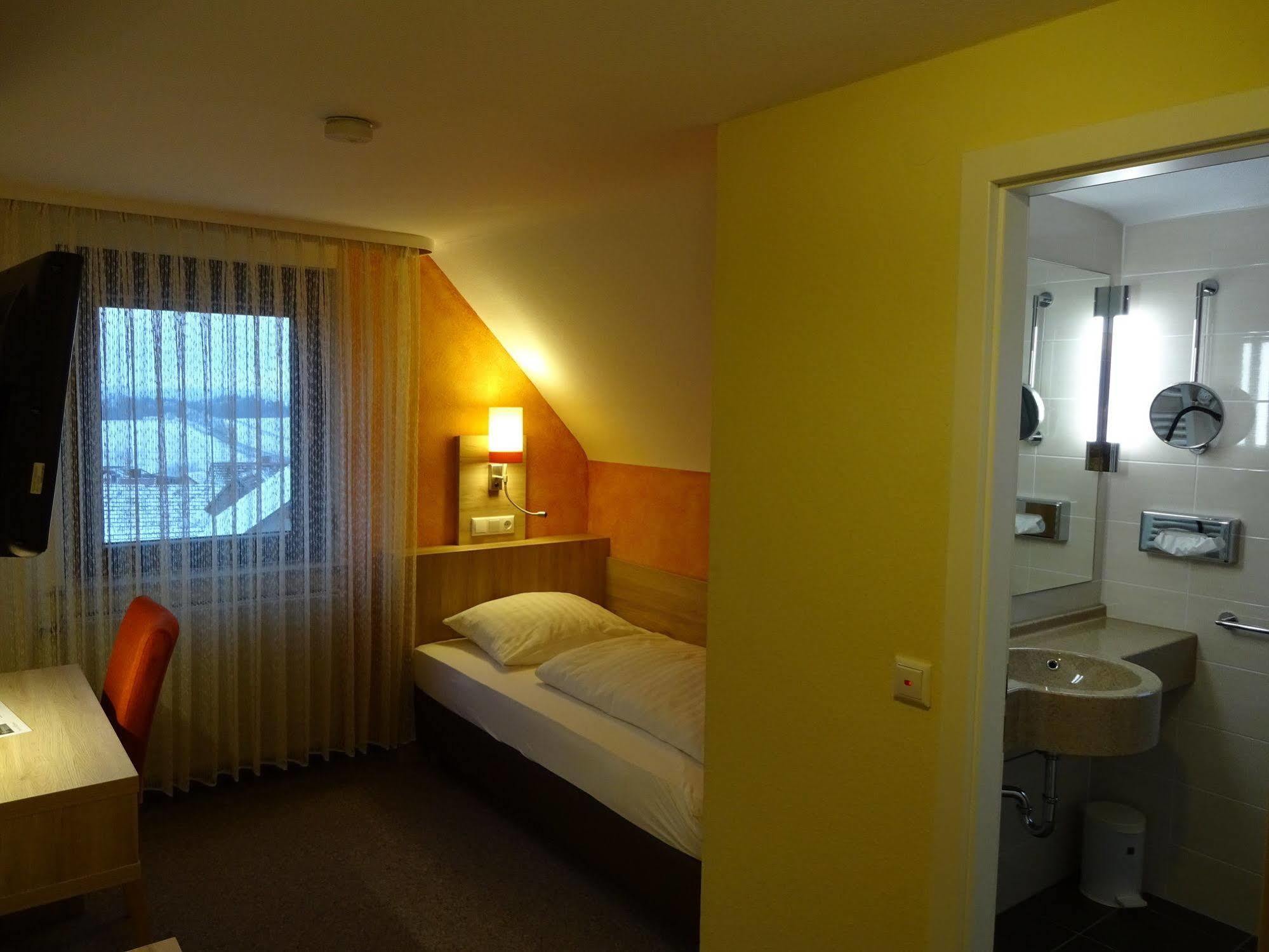 Gasthof Hotel Zum Ross Wertheim Exterior foto