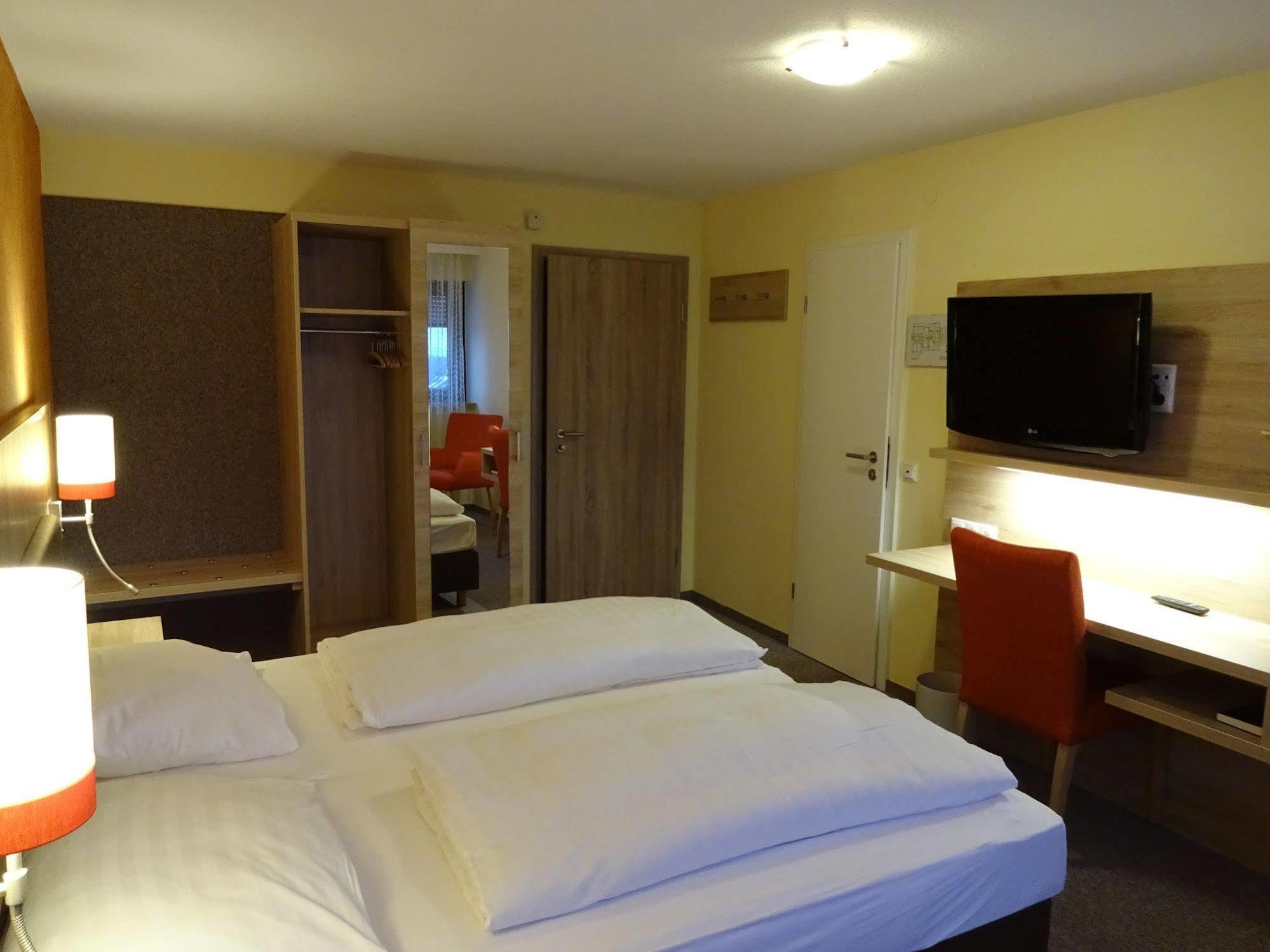 Gasthof Hotel Zum Ross Wertheim Exterior foto