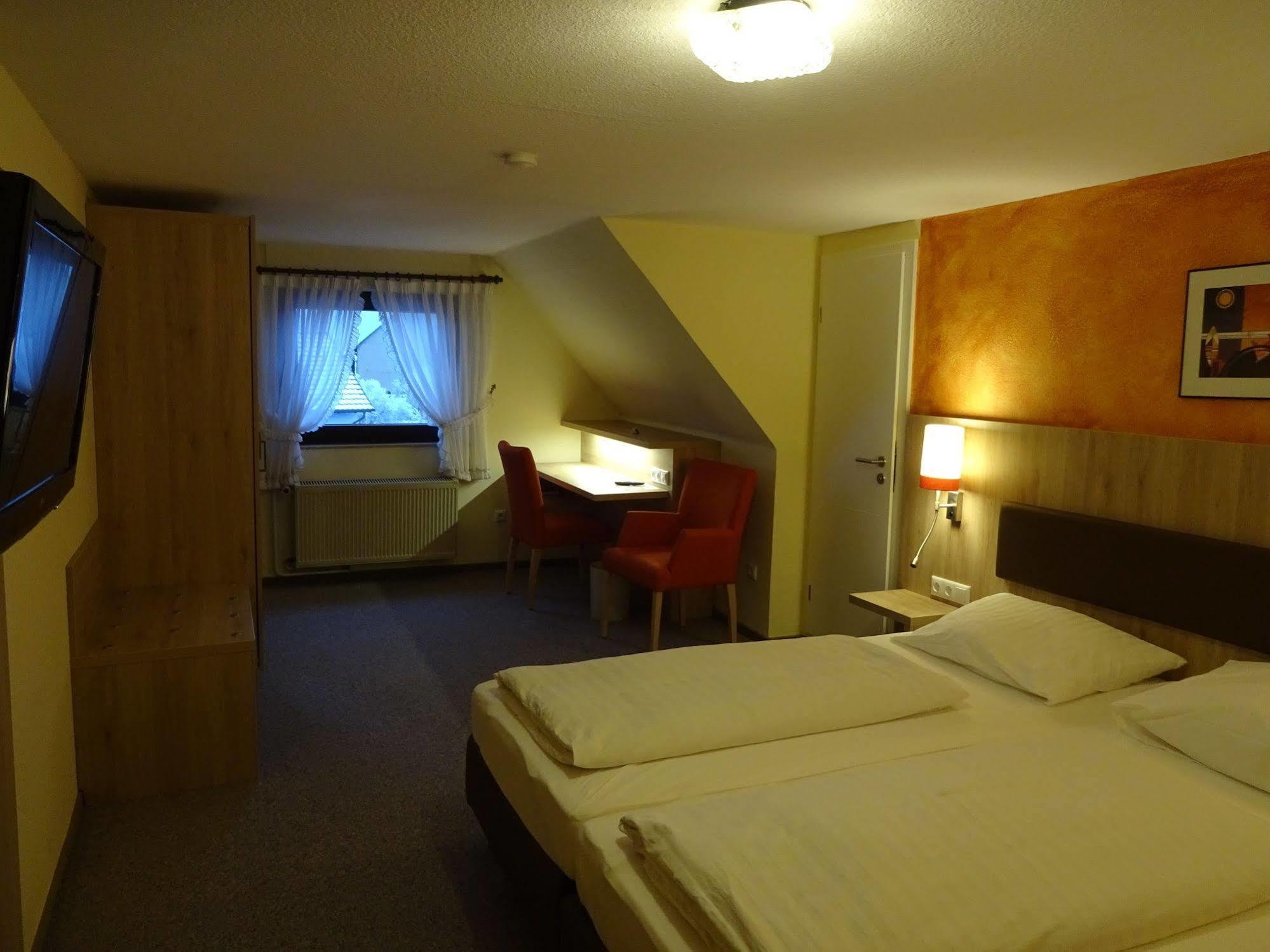 Gasthof Hotel Zum Ross Wertheim Exterior foto